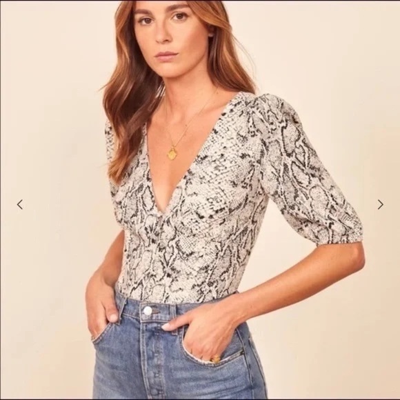 Reformation Snakeskin Retro Low Cut Printed Long sleeve Top UUU - Picture 1 of 4